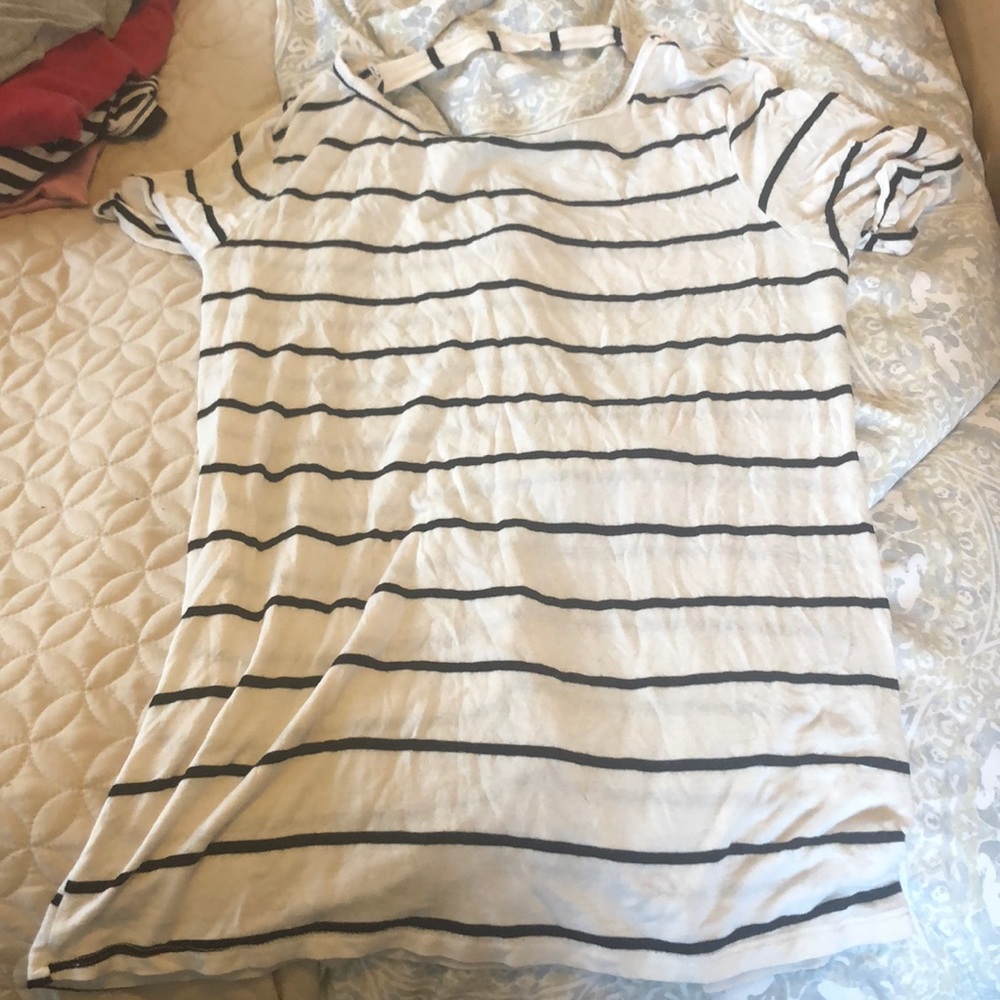 Cute stripped shirt with cross back detail